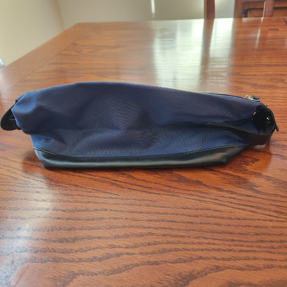 Avon Men's Travel Dopp Kit - Picture 6 of 7